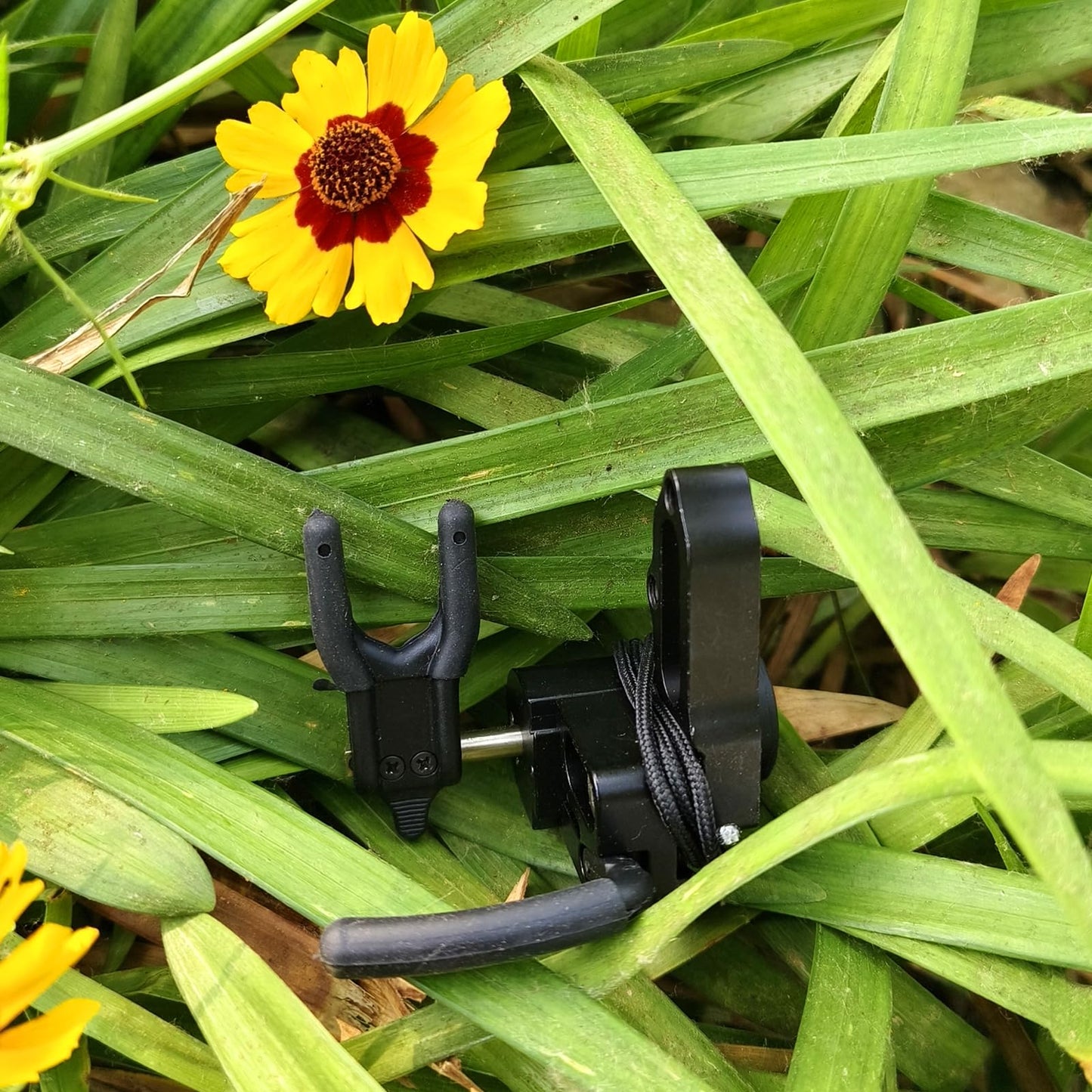 Lamehfyo Archery Arrow Rest for Compound Bow Drop Away Arrow Rest Aluminum Alloy Compound Bow Arrow Rest Right Hand (Black)